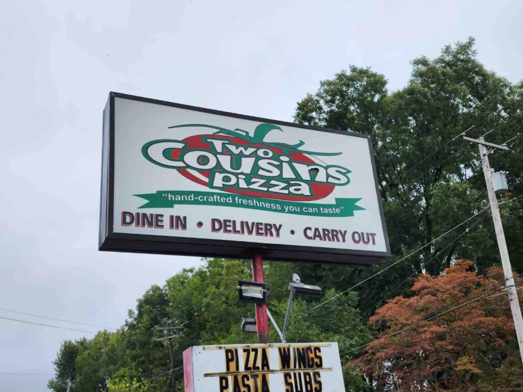 Two Cousins Pizza in Paradise offers Dine in, Delivery, and Carry Out.