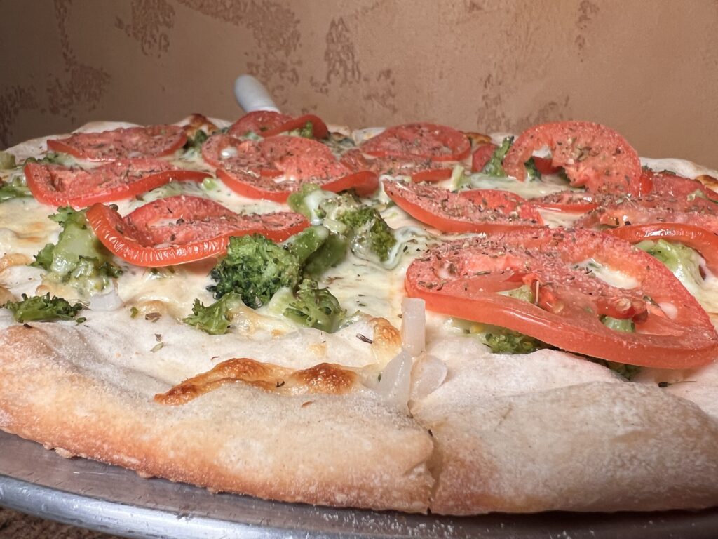 White Pizza With Broccoli and Tomato from Mendicino's in Daleville